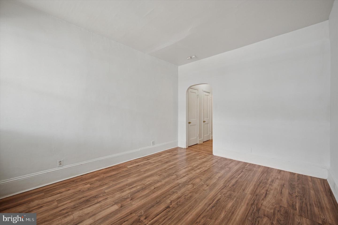 5737 Pine St Property Photo 8