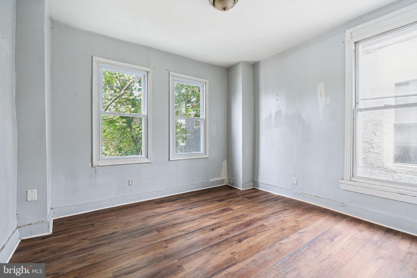 5027 Germantown Ave Property Photo 11