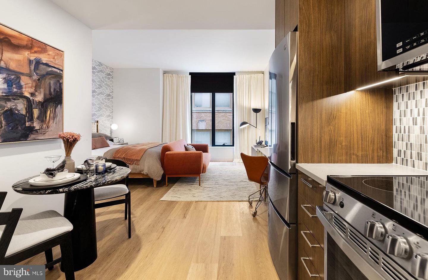 210 S 12th St #1b-1-18e Property Photo 3