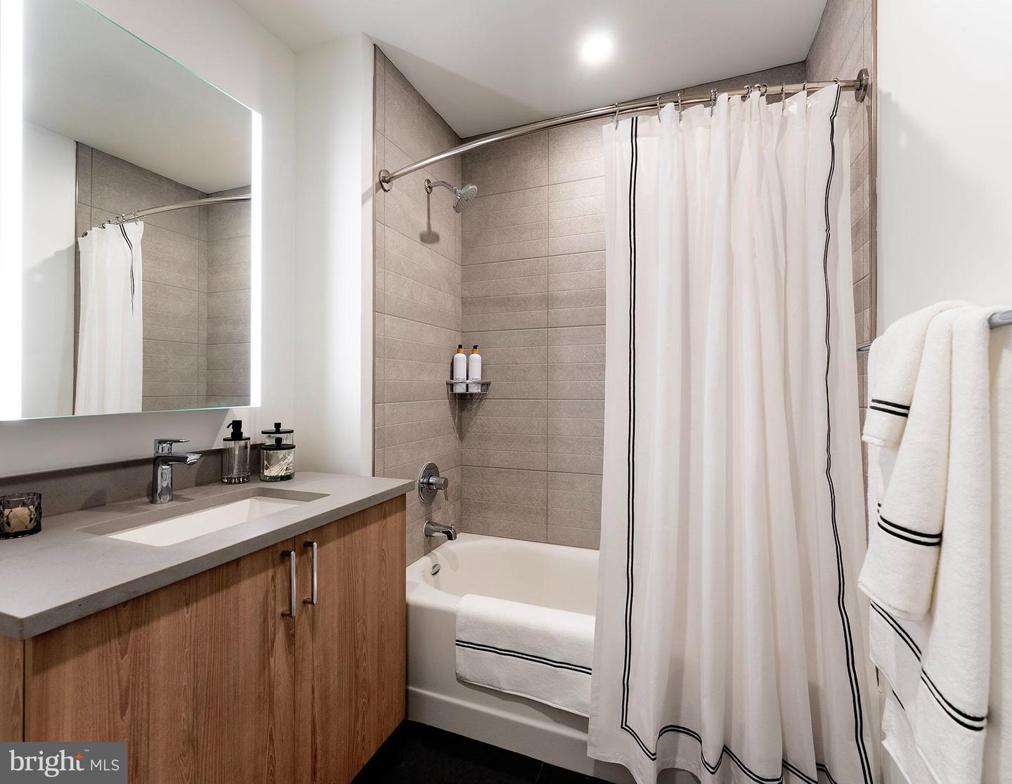 210 S 12th St #1b-1-18e Property Photo 12