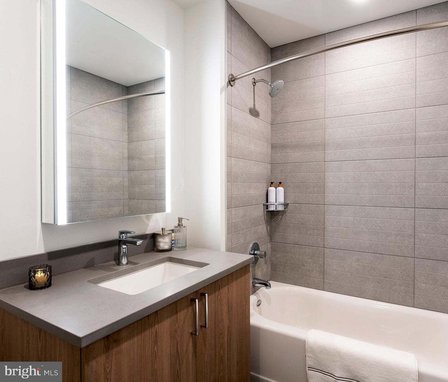 210 S 12th St #1b-1-18e Property Photo 14