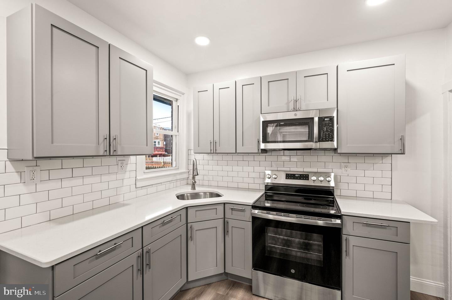 5242 SYLVESTER ST Property Photo 1