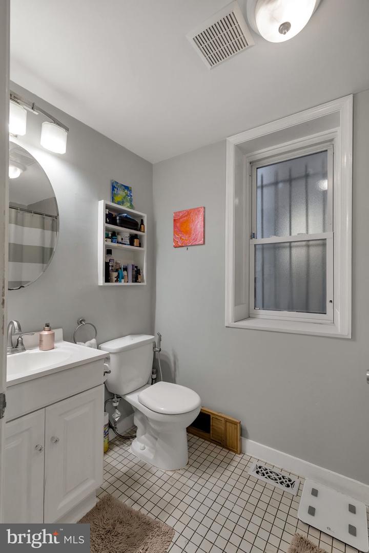 1815 Bainbridge St #1 Property Photo 8