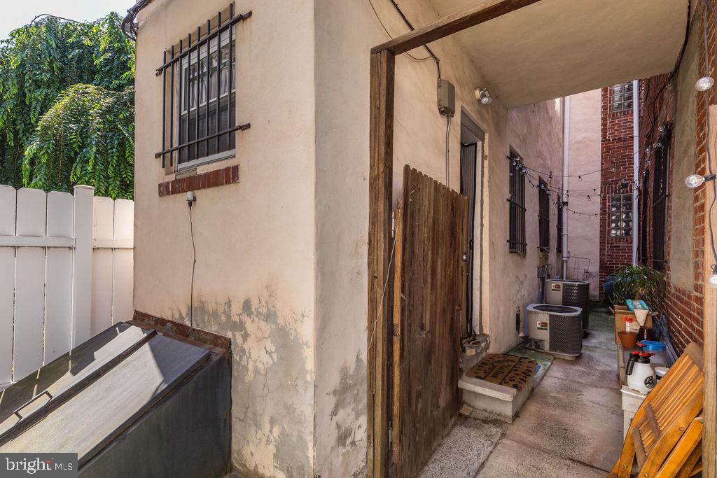 1815 Bainbridge St #1 Property Photo 16