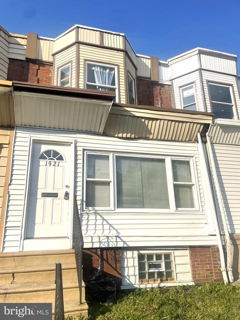 1921 S ITHAN ST Property Photo 1