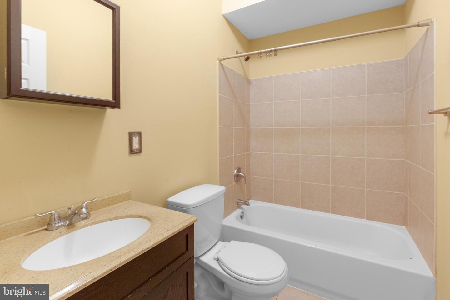 909 N 19th St #b Property Photo 8