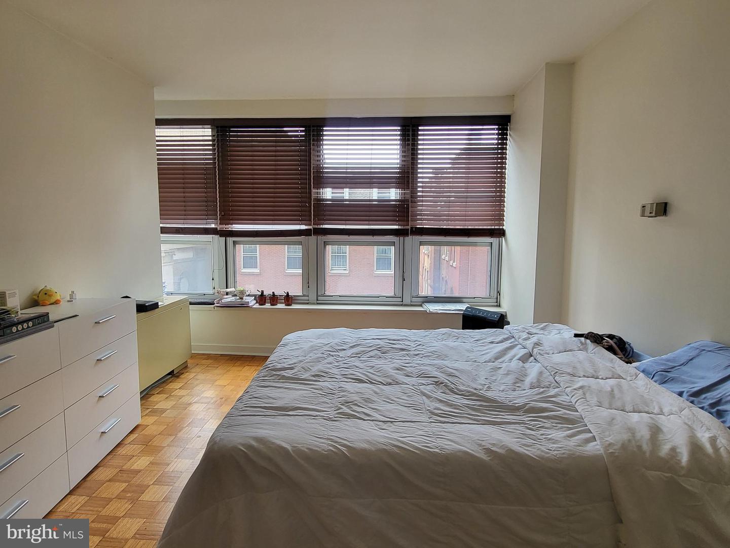 224-30 W Rittenhouse Sq #413 Property Photo 9