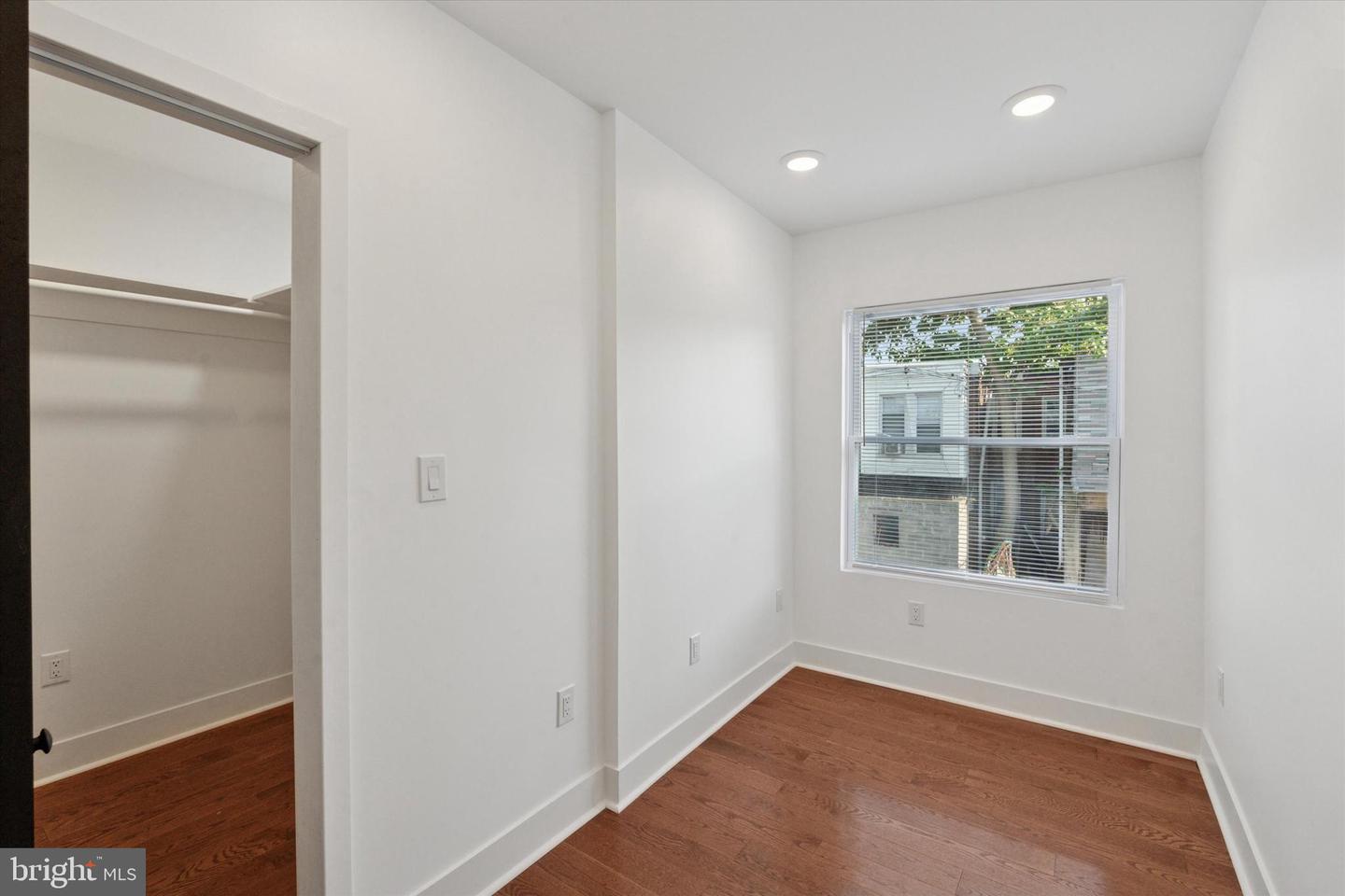2538 W Oakdale St Property Photo 11