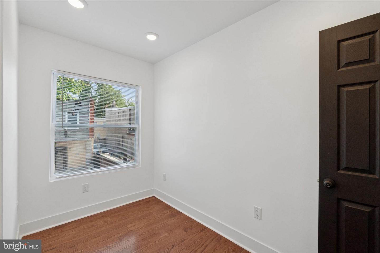2538 W Oakdale St Property Photo 13
