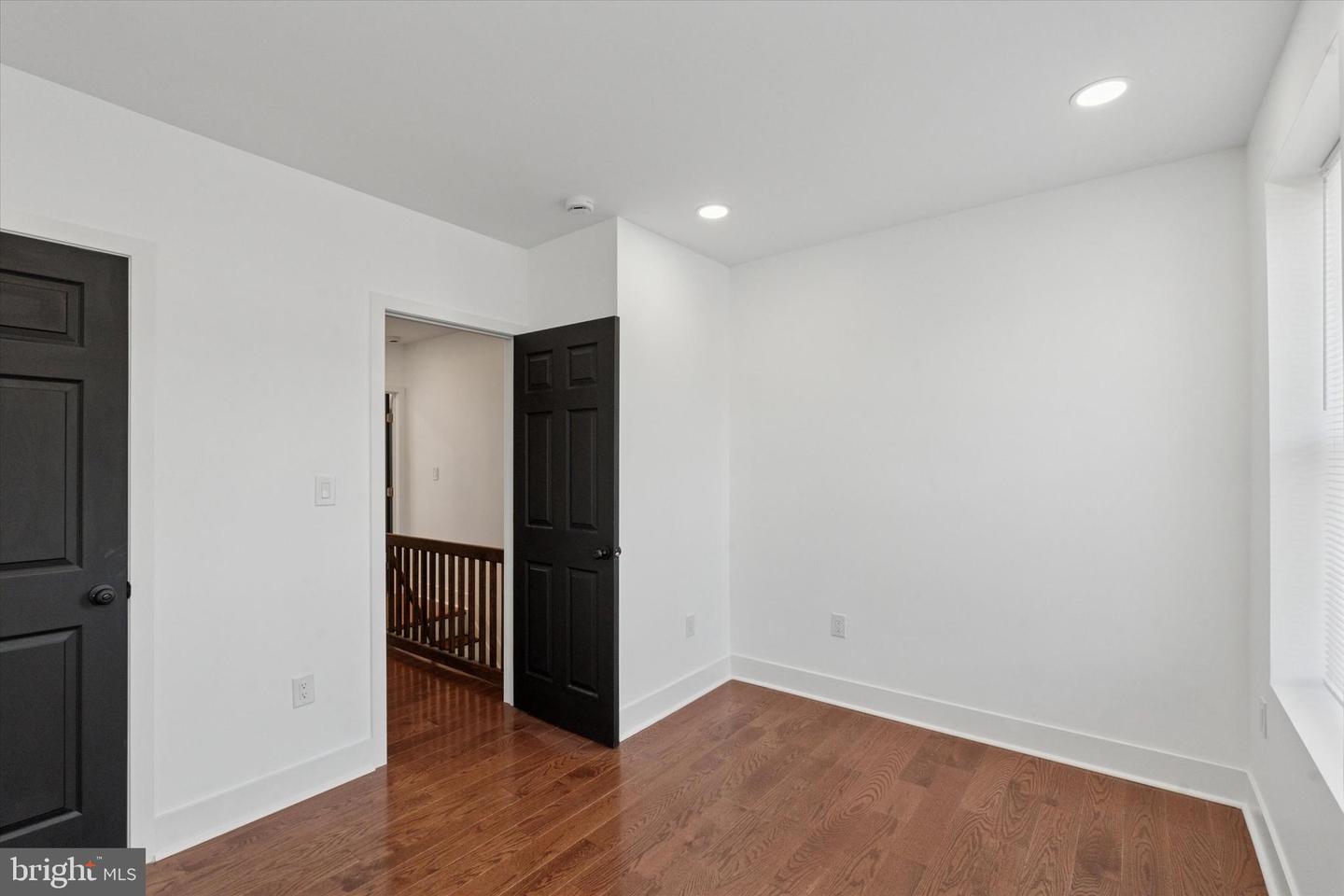2538 W Oakdale St Property Photo 14