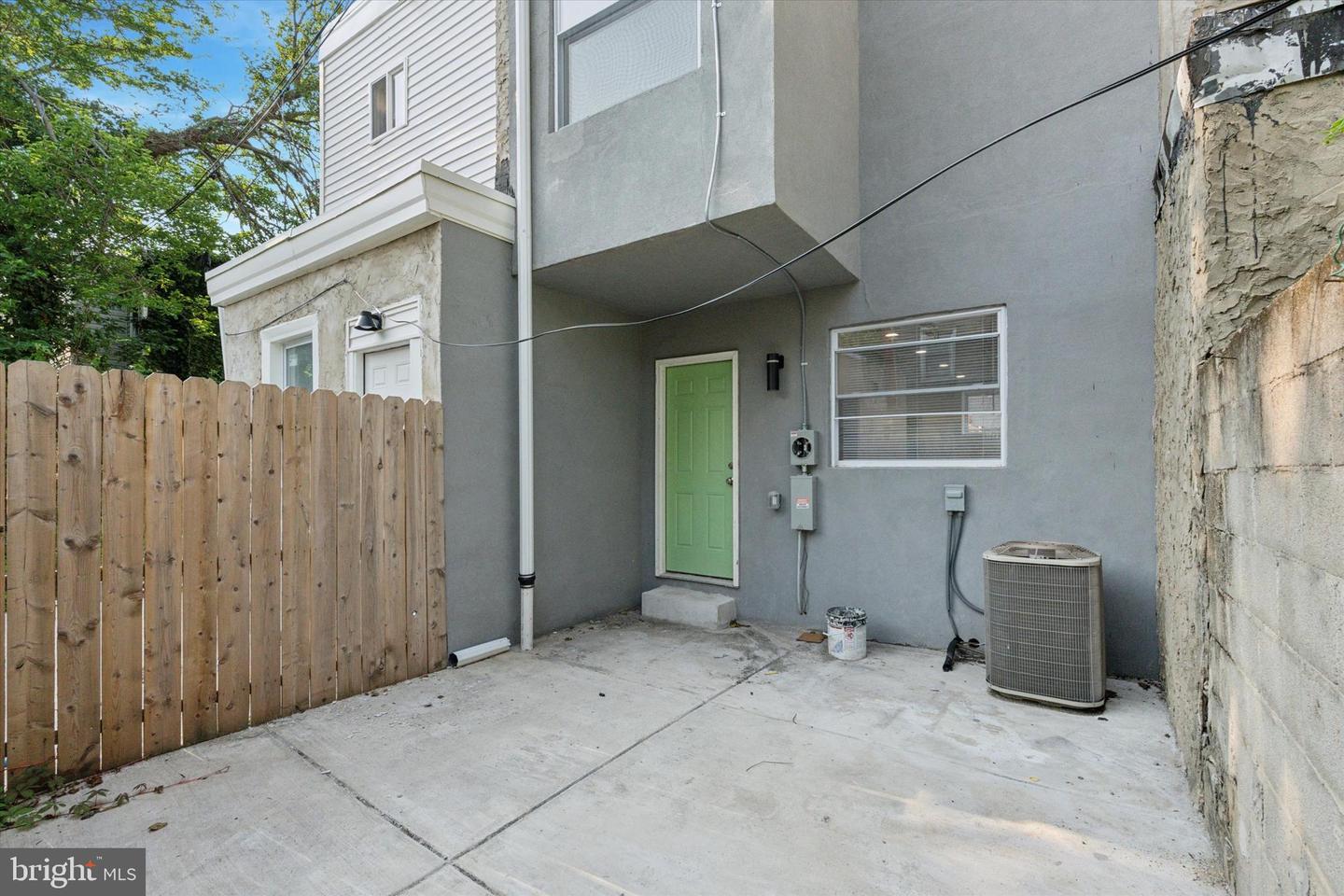 2538 W Oakdale St Property Photo 18
