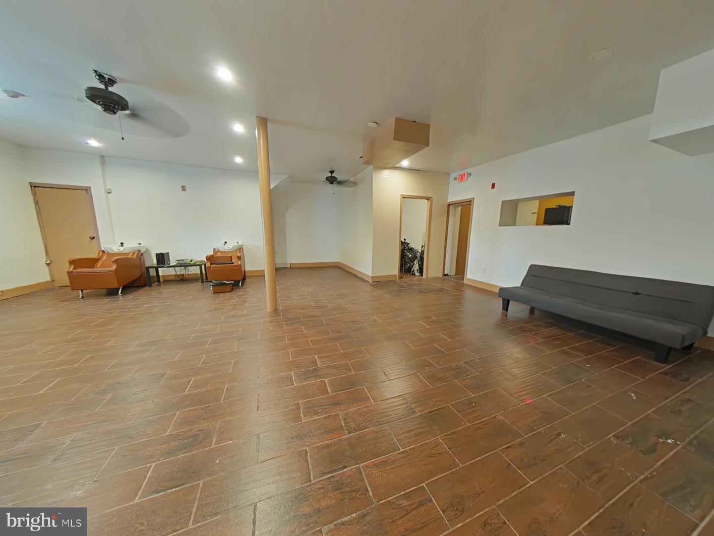 2045 W Toronto St Property Photo 6