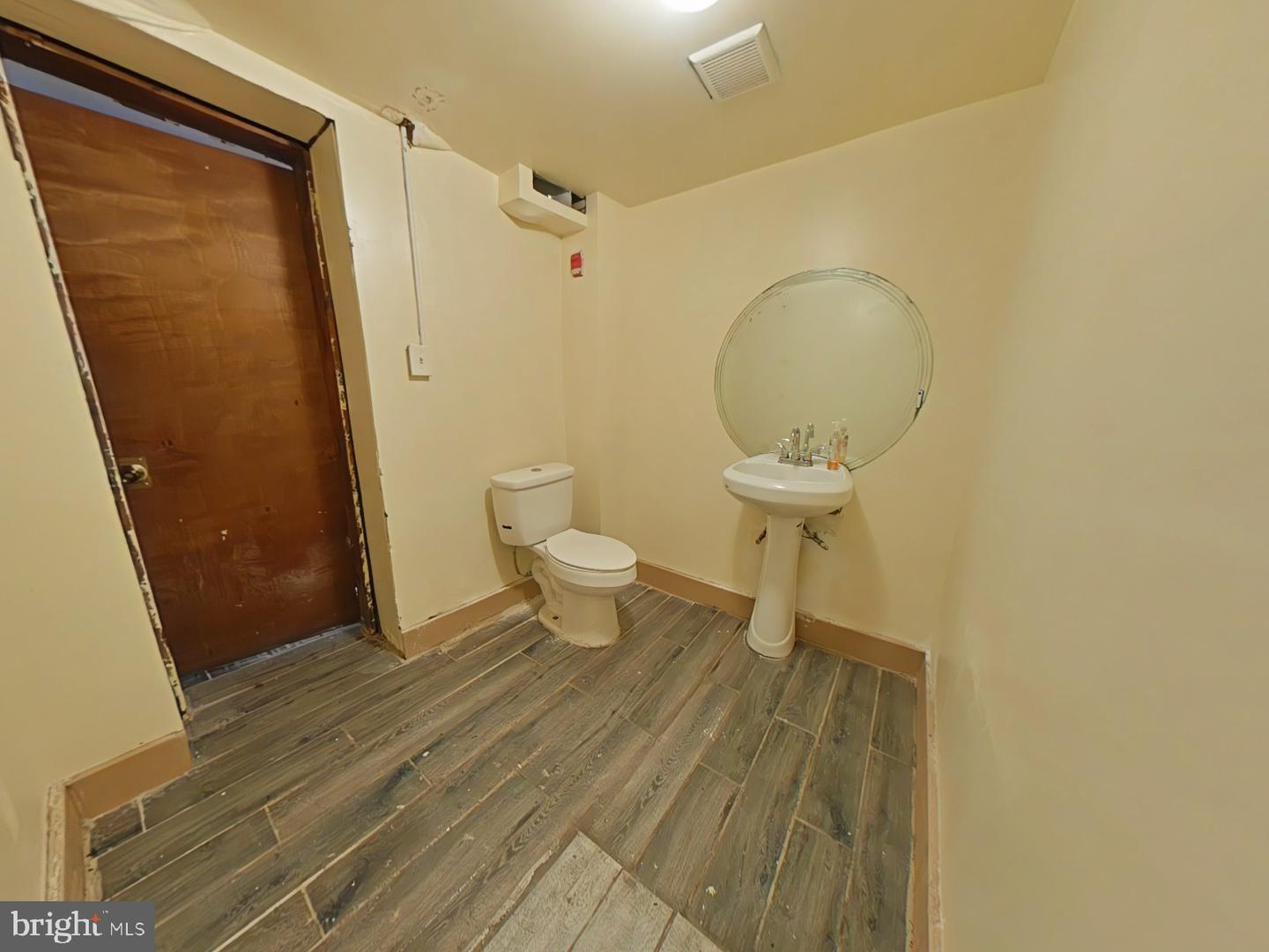 2045 W Toronto St Property Photo 11
