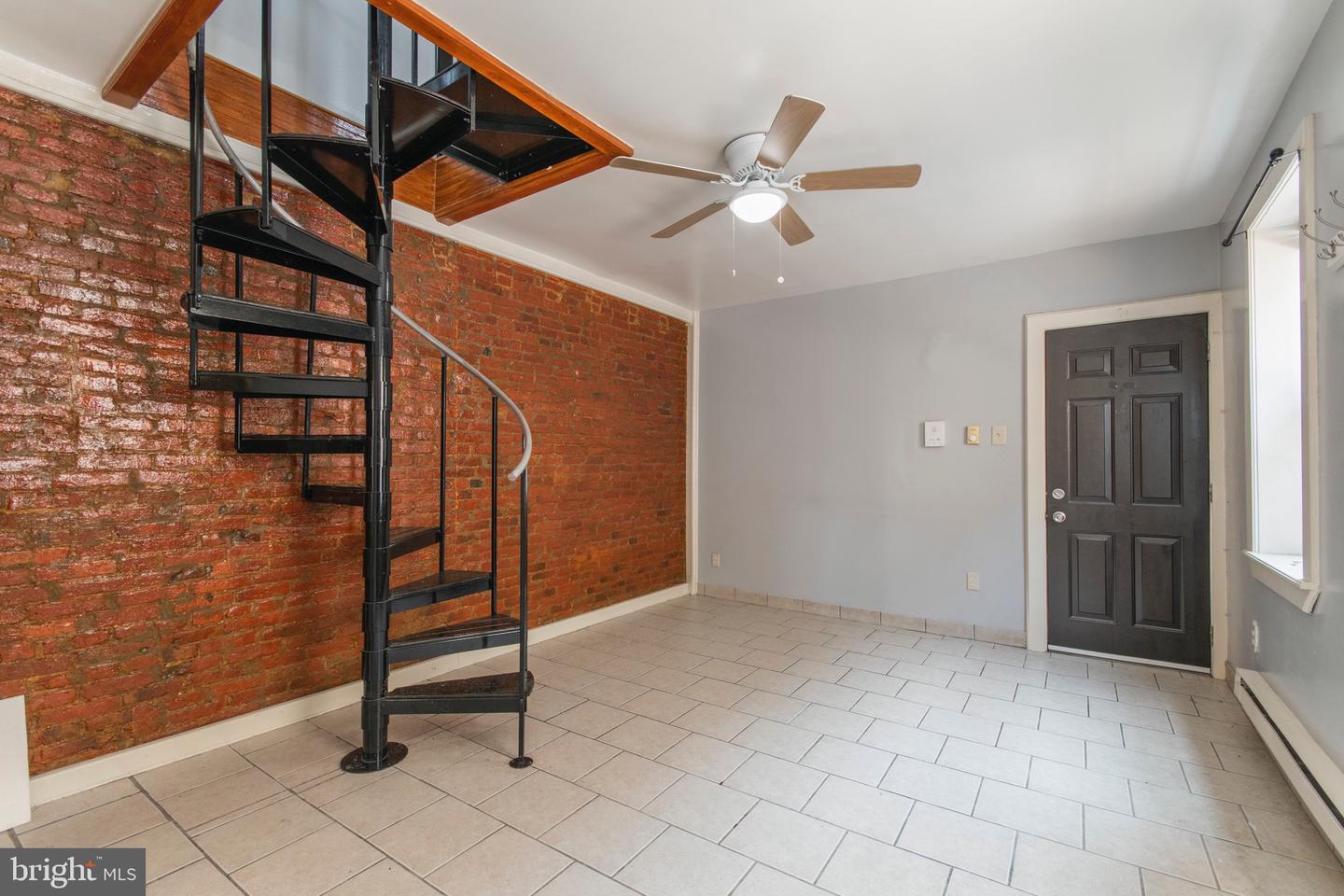 513 W Girard Ave #2r Property Photo 3