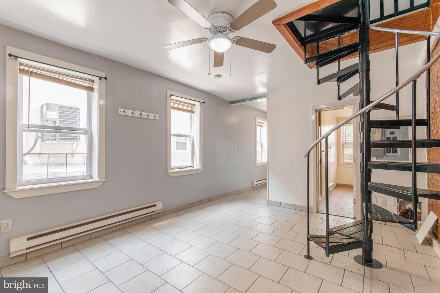 513 W Girard Ave #2r Property Photo 4