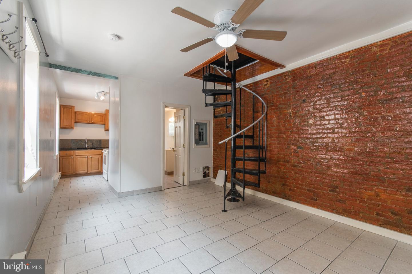 513 W Girard Ave #2r Property Photo 5