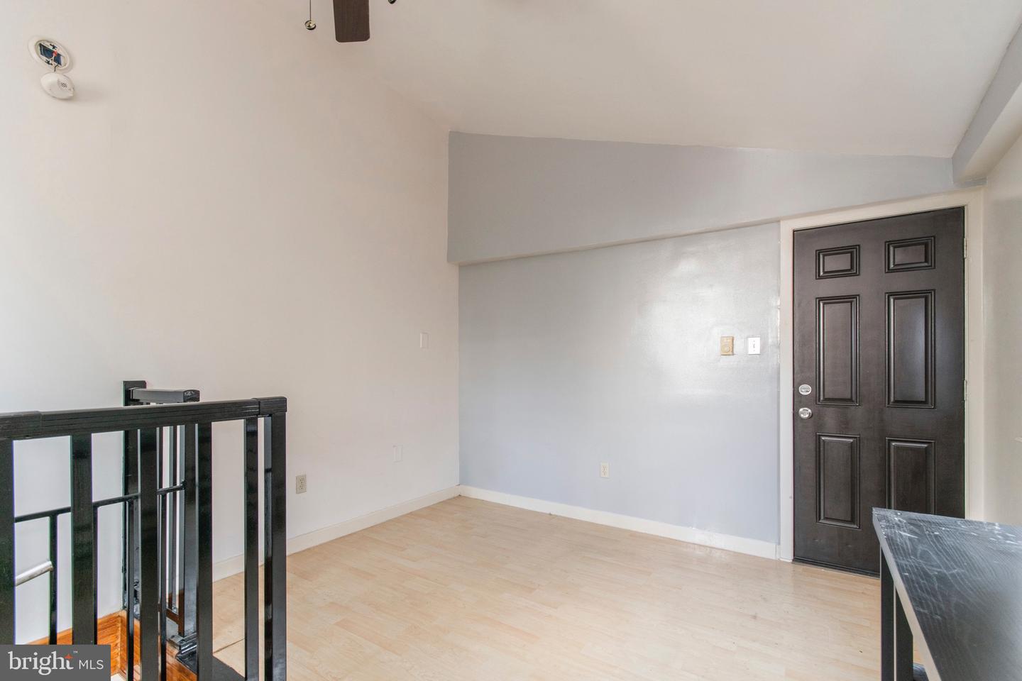 513 W Girard Ave #2r Property Photo 14