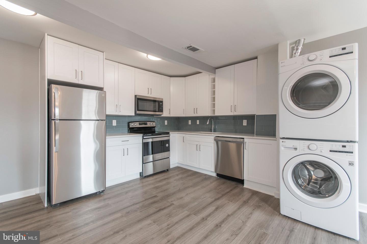 515 W GIRARD AVE #3F Property Photo 1