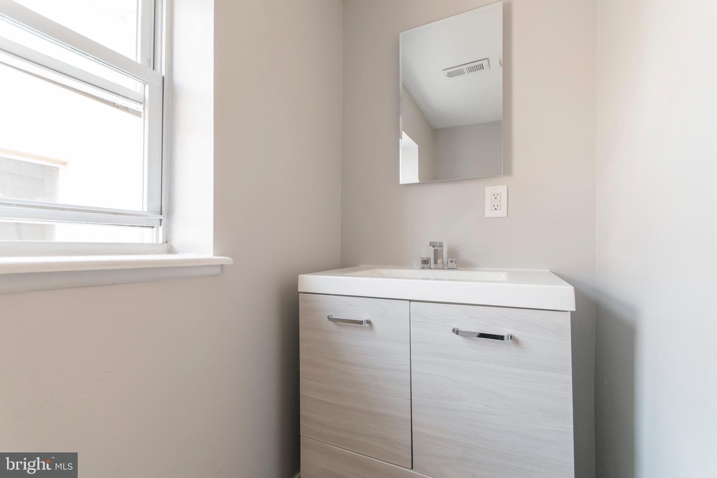 515 W Girard Ave #3f Property Photo 15