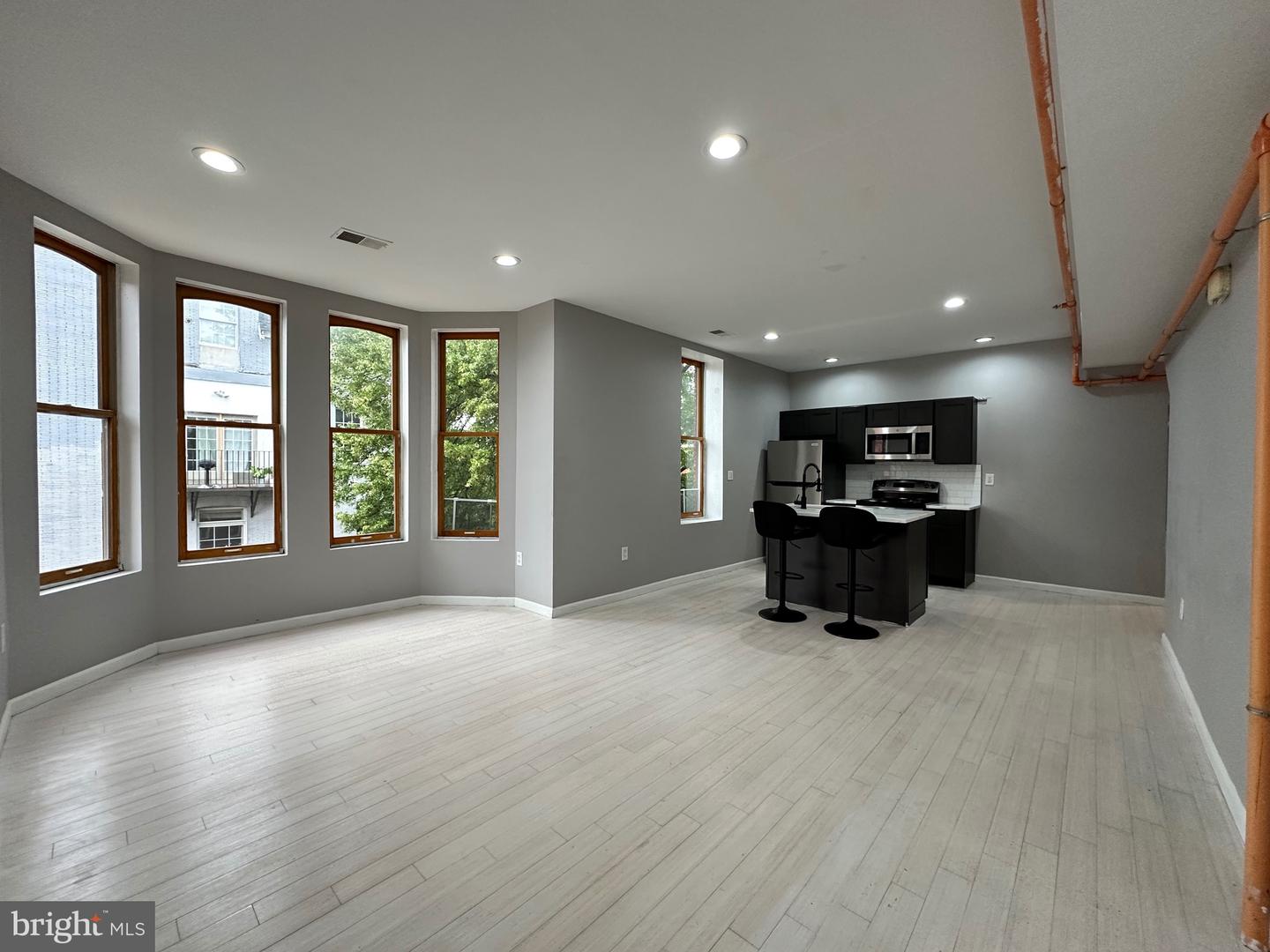 1919 W Diamond St #2 Property Photo 1