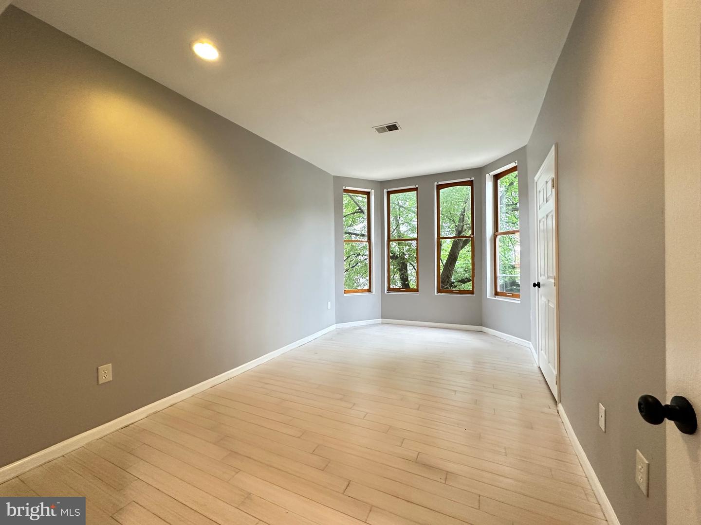 1919 W Diamond St #2 Property Photo 4