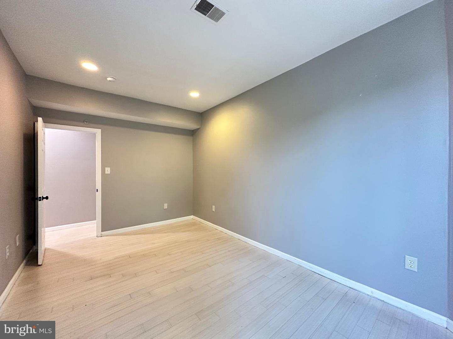 1919 W Diamond St #2 Property Photo 8