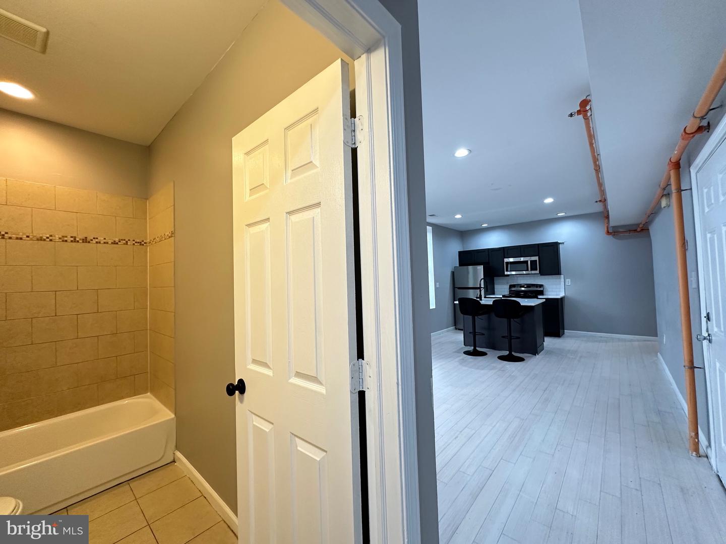 1919 W Diamond St #2 Property Photo 9