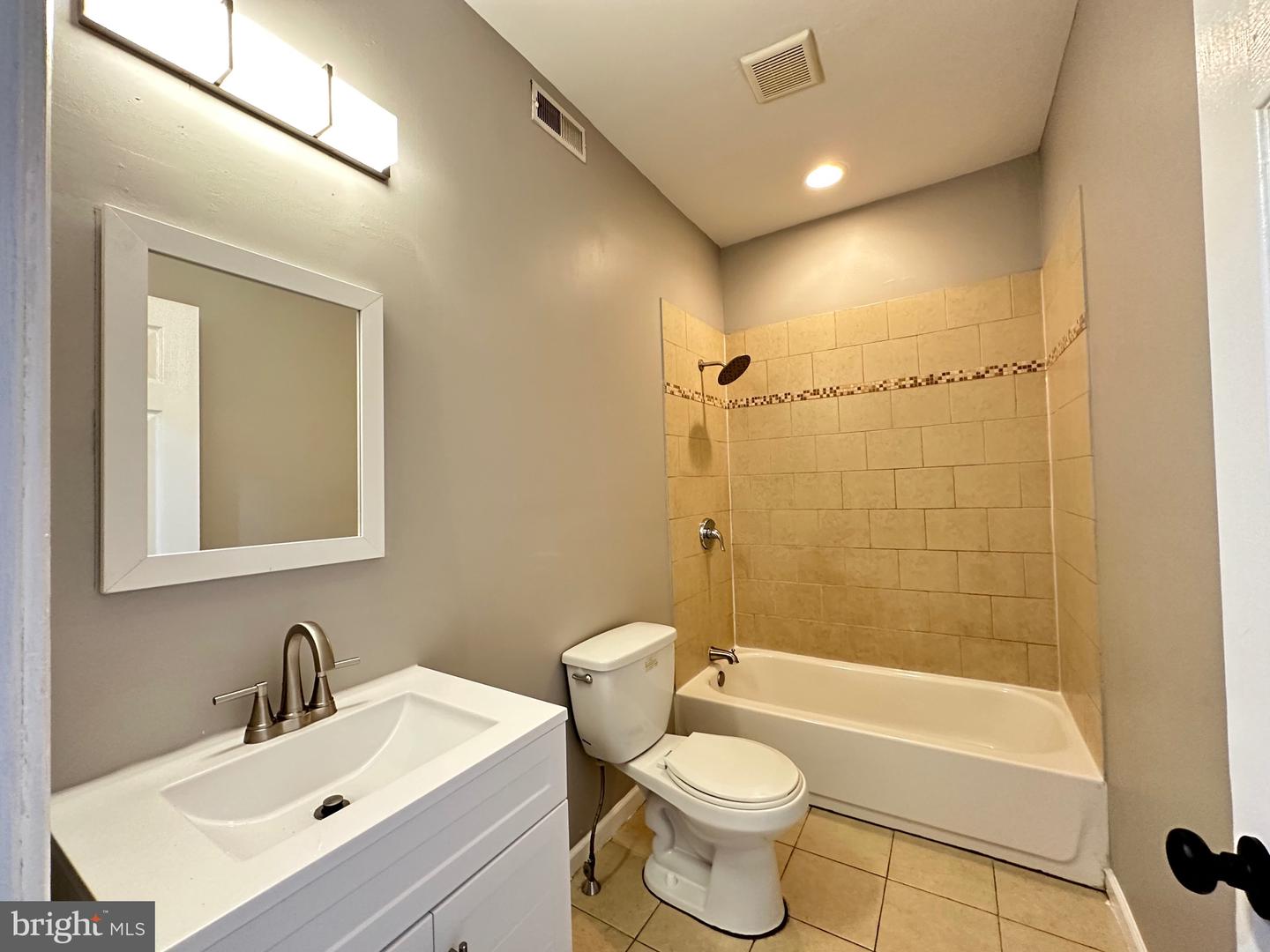 1919 W Diamond St #2 Property Photo 10