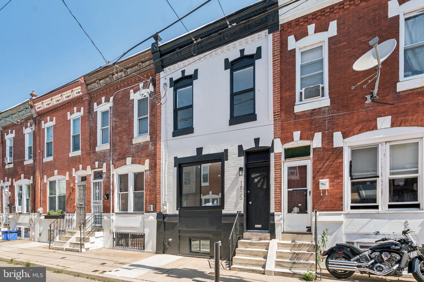 1835 Dudley St Property Photo 1