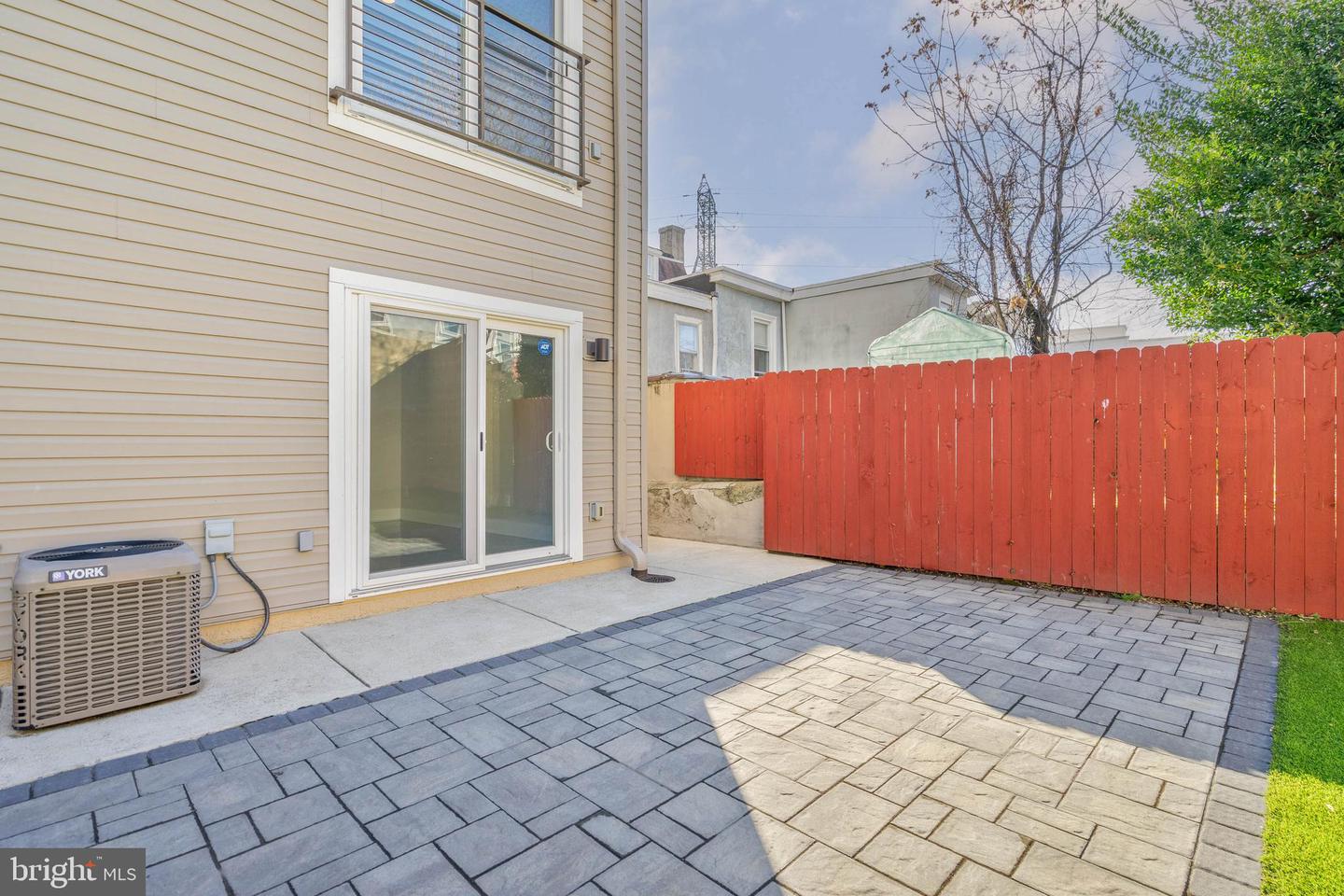 144 Levering St Property Photo 6