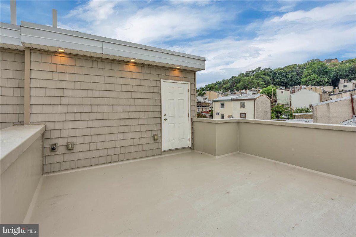 144 Levering St Property Photo 18