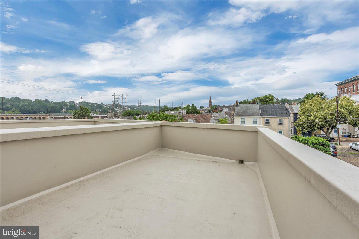 144 Levering St Property Photo 19