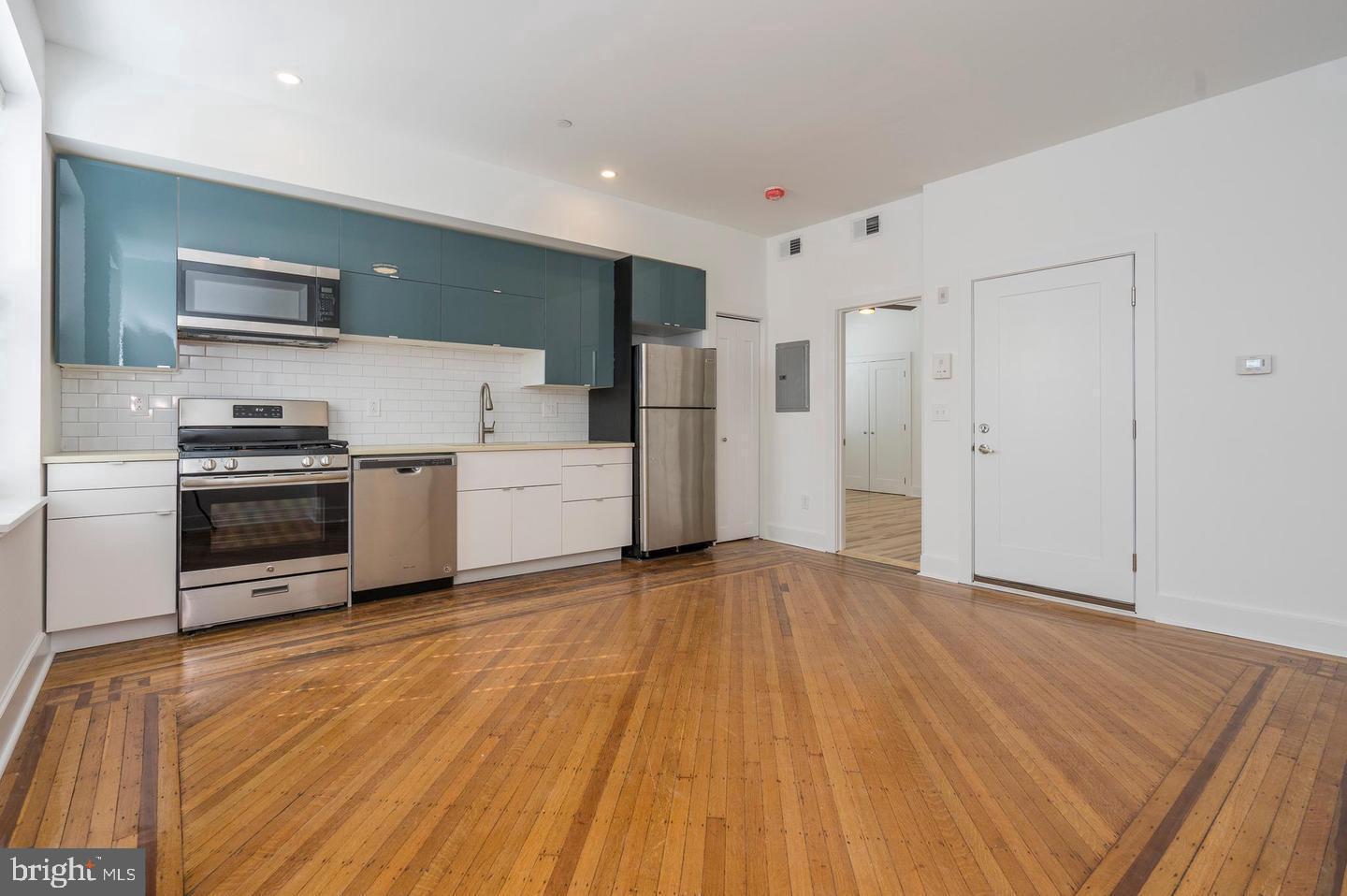 4813-15 Chester Ave Property Photo 8