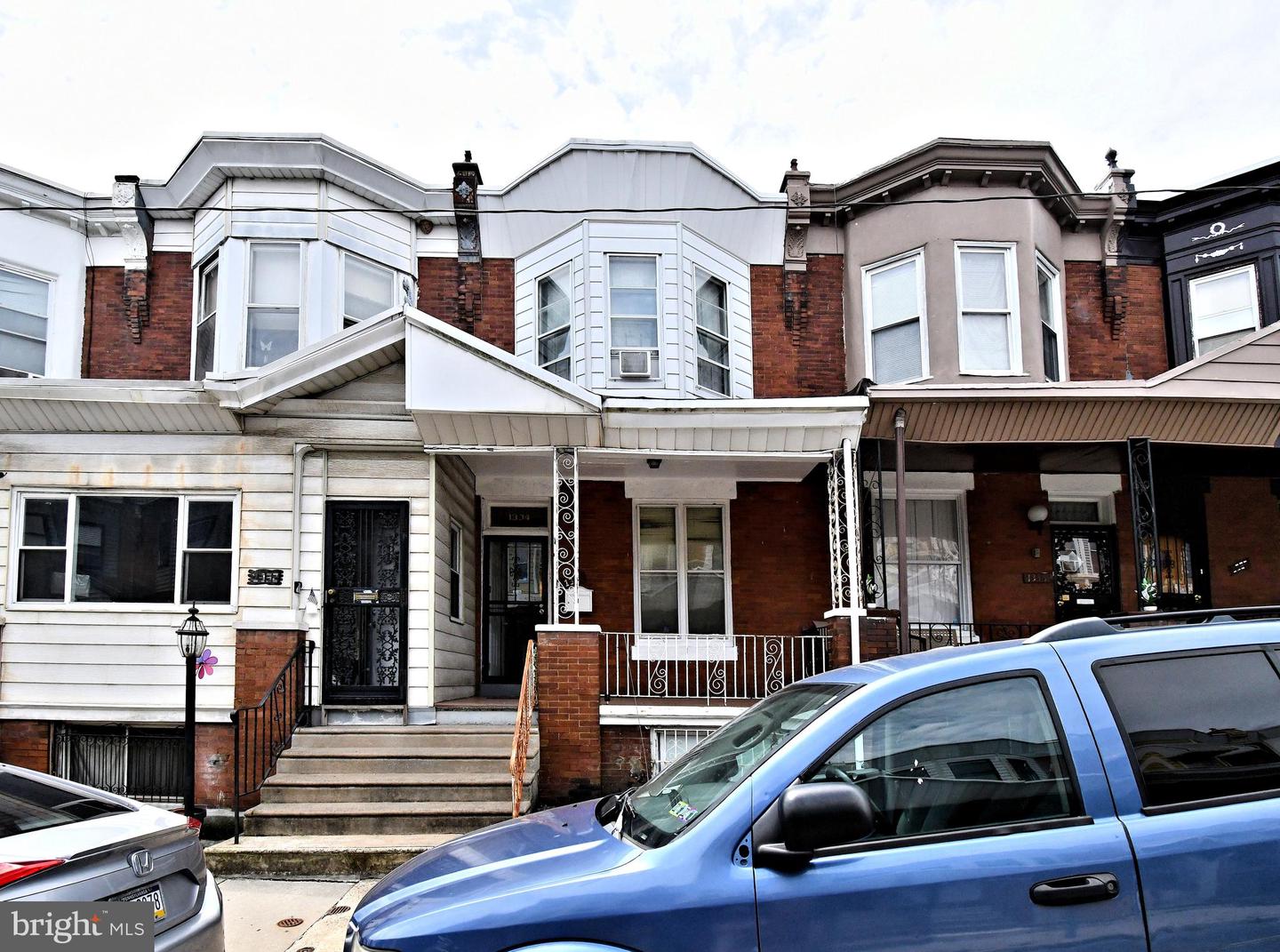 1334 COLWYN ST Property Photo 1