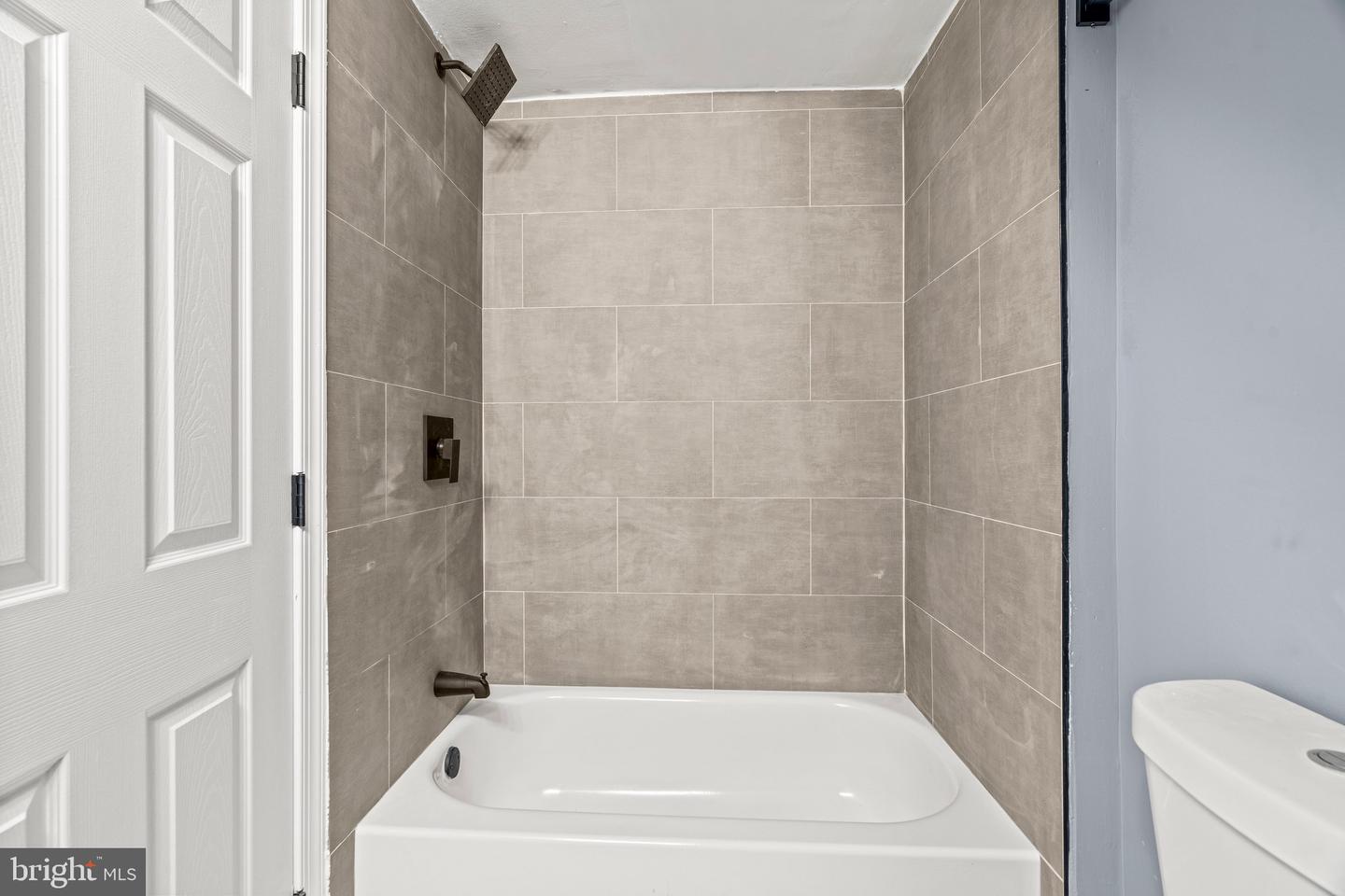 6401 Saybrook Ave Property Photo 24