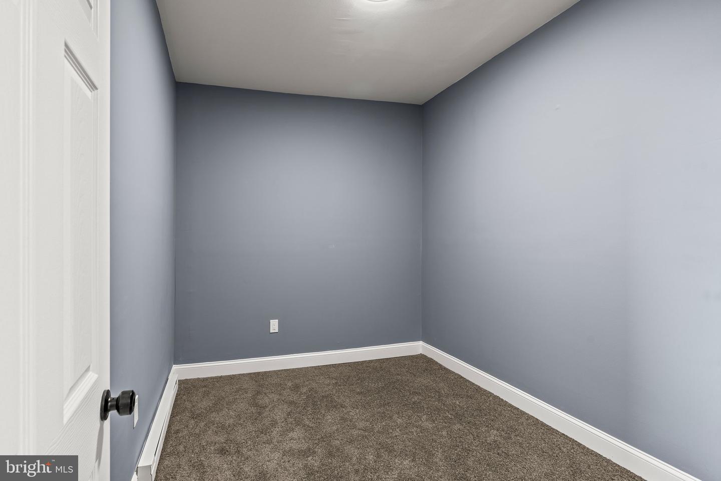 6401 Saybrook Ave Property Photo 25
