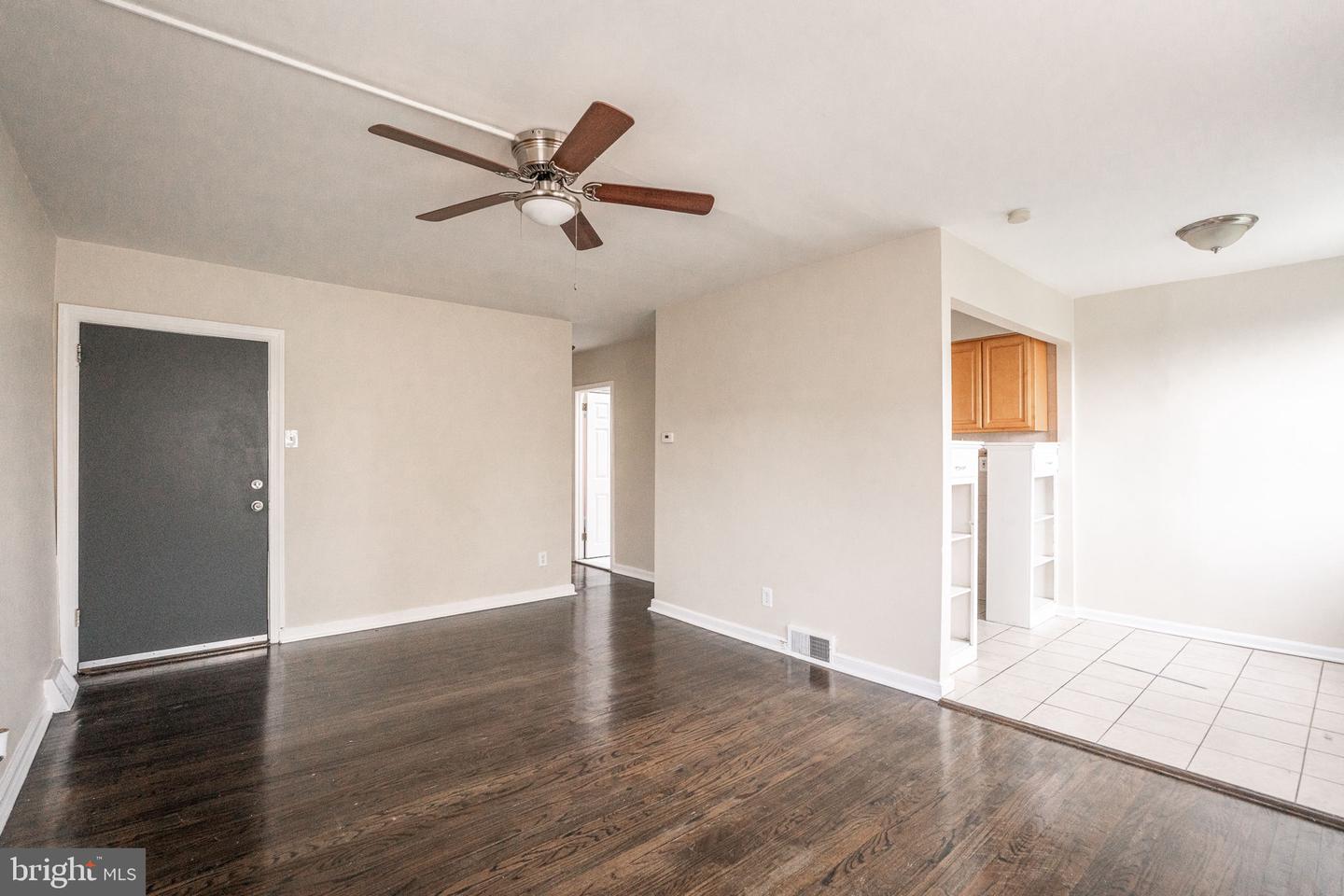 8300 Gilbert St Property Photo 6