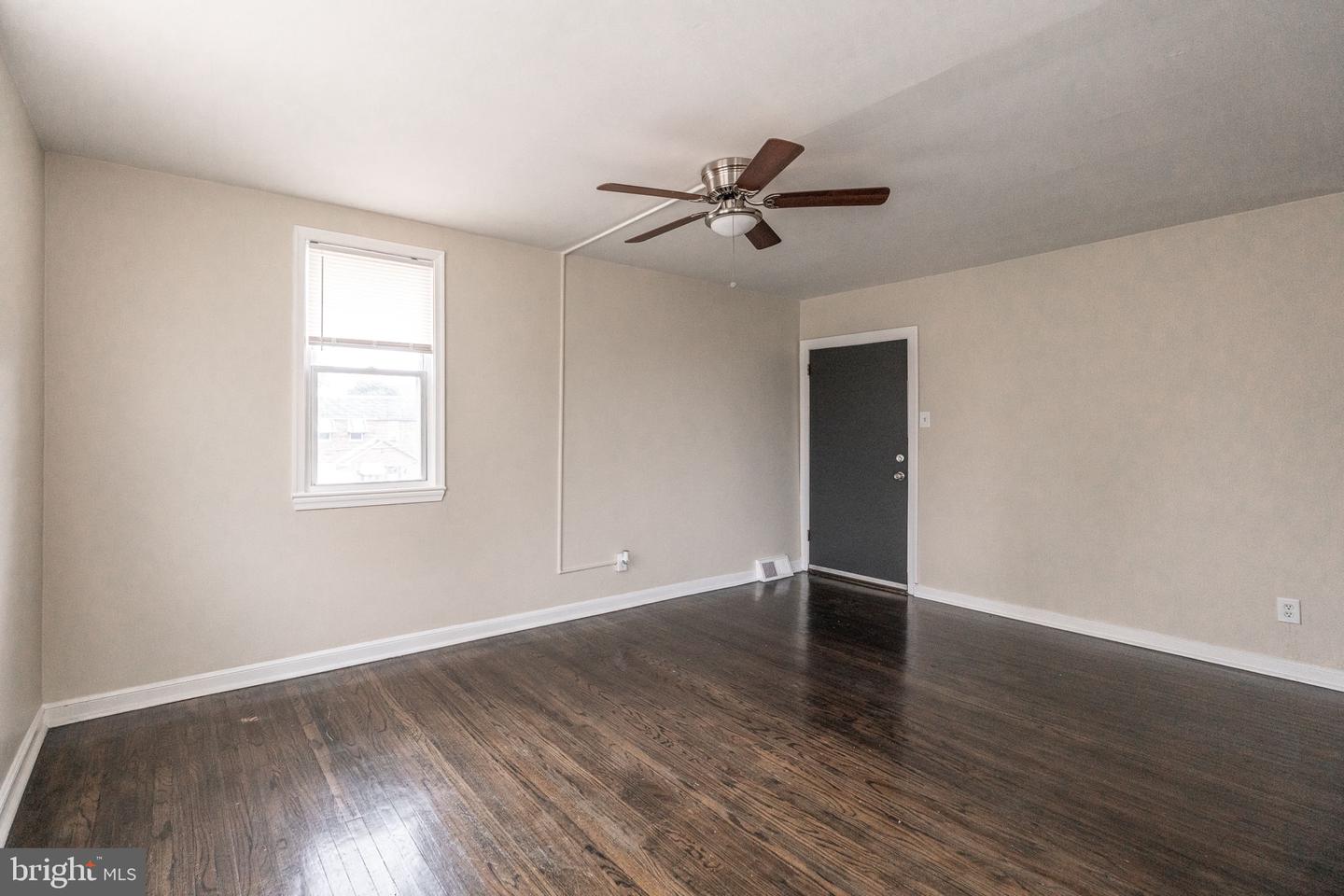 8300 Gilbert St Property Photo 7