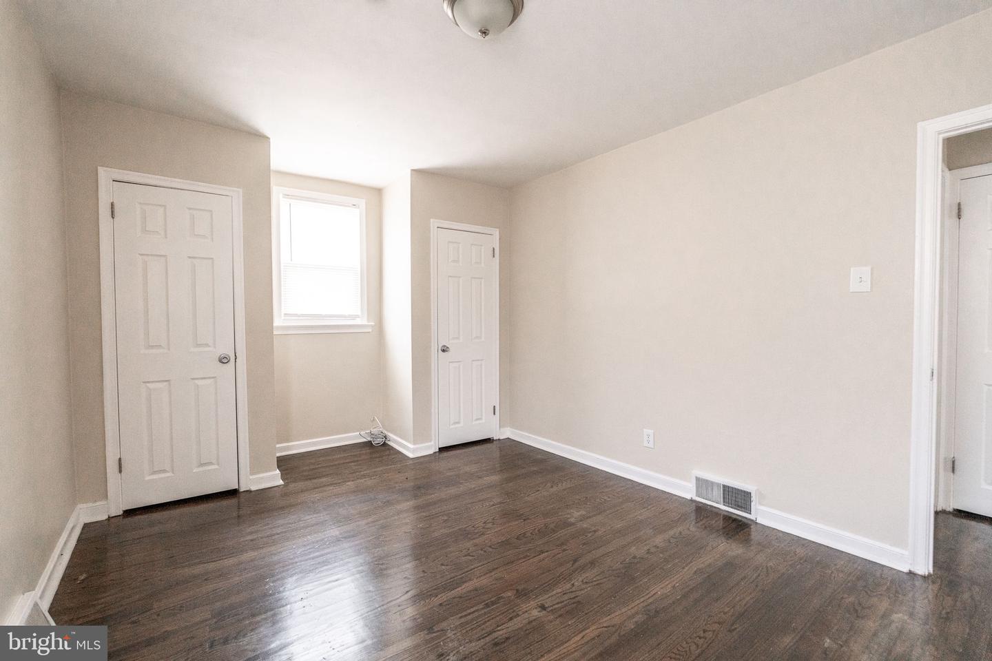8300 Gilbert St Property Photo 11