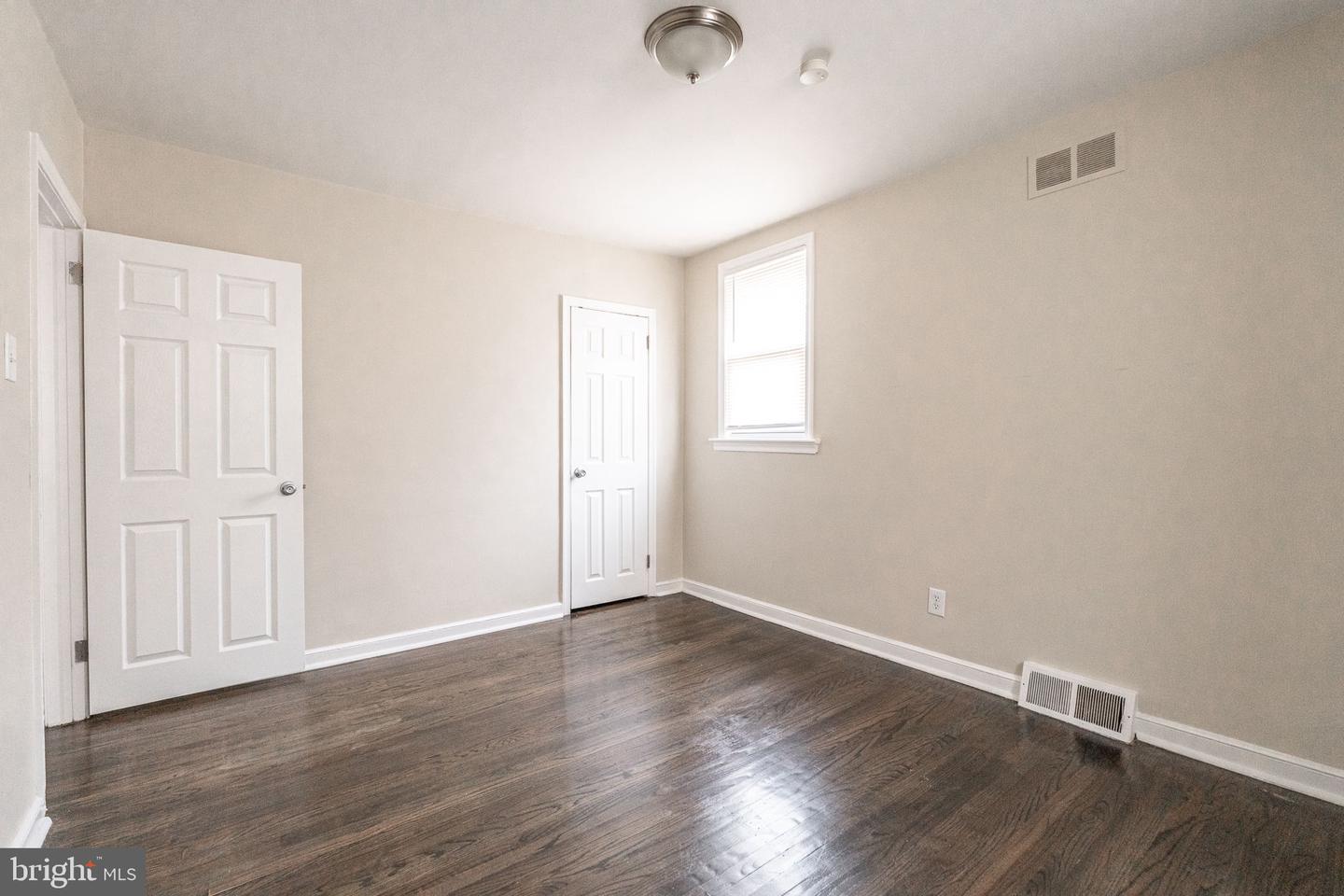 8300 Gilbert St Property Photo 12