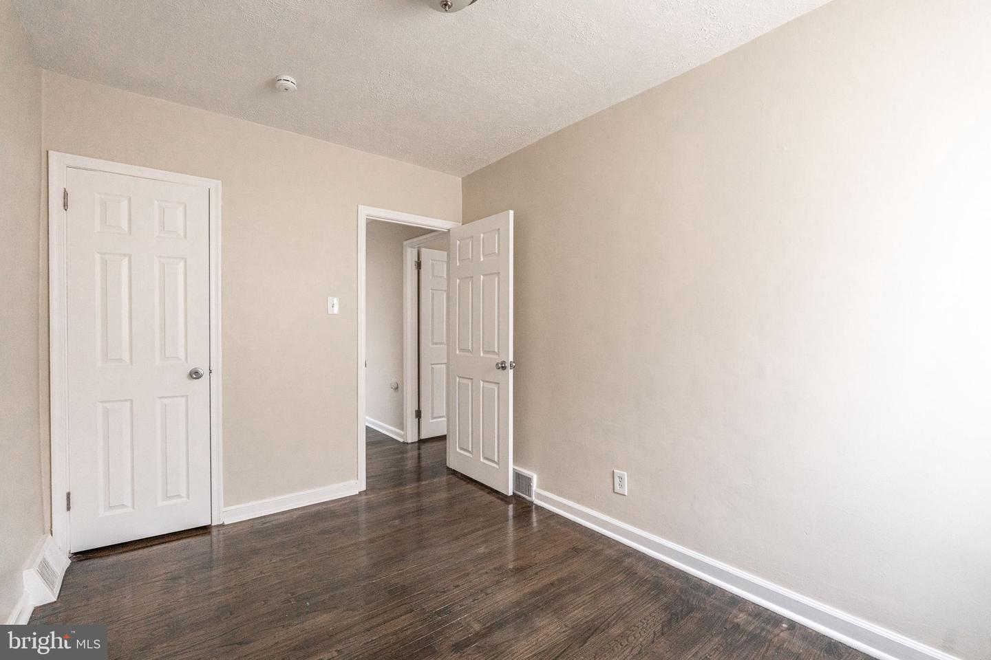 8300 Gilbert St Property Photo 14