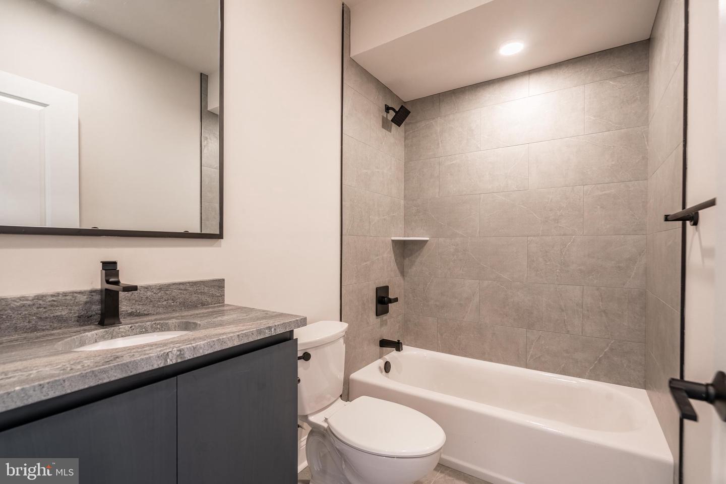 4092 Leslie Ln #a42 Property Photo 9