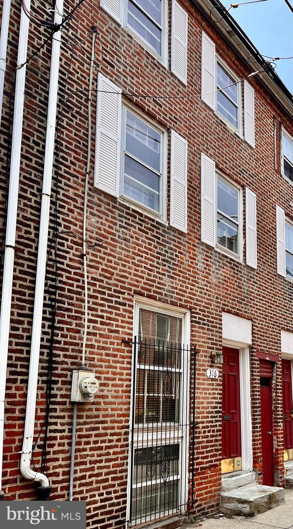 316-322 W Wildey St Property Photo 2
