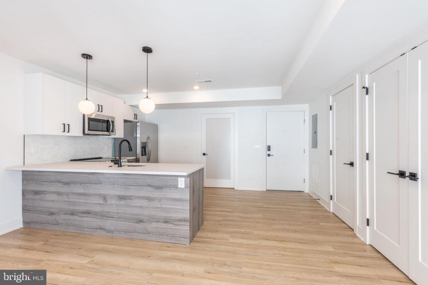 629 W Girard Ave #307 Property Photo 1