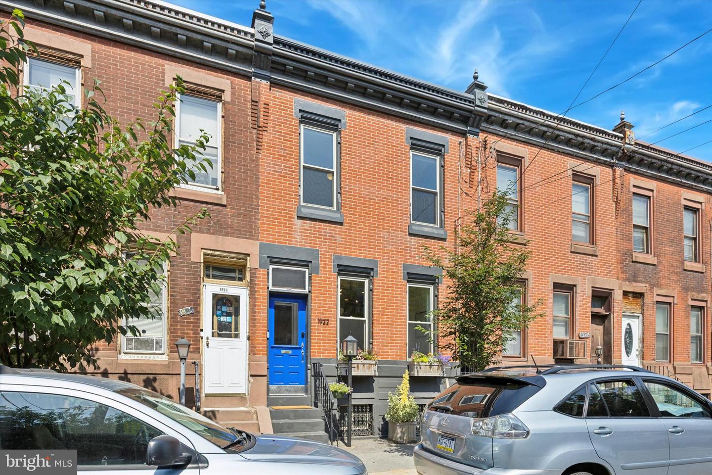 1922 N HOWARD ST Property Photo 1