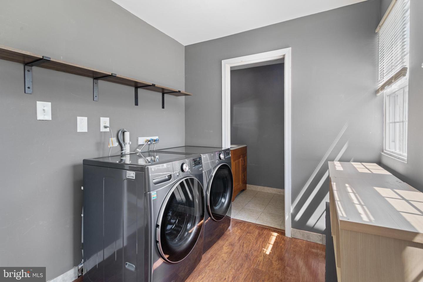 2528 E Somerset St Property Photo 6