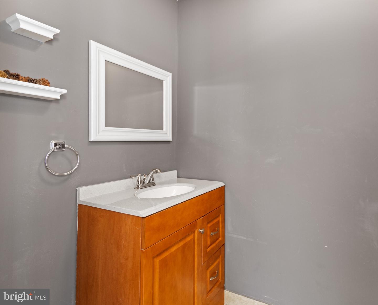 2528 E Somerset St Property Photo 7