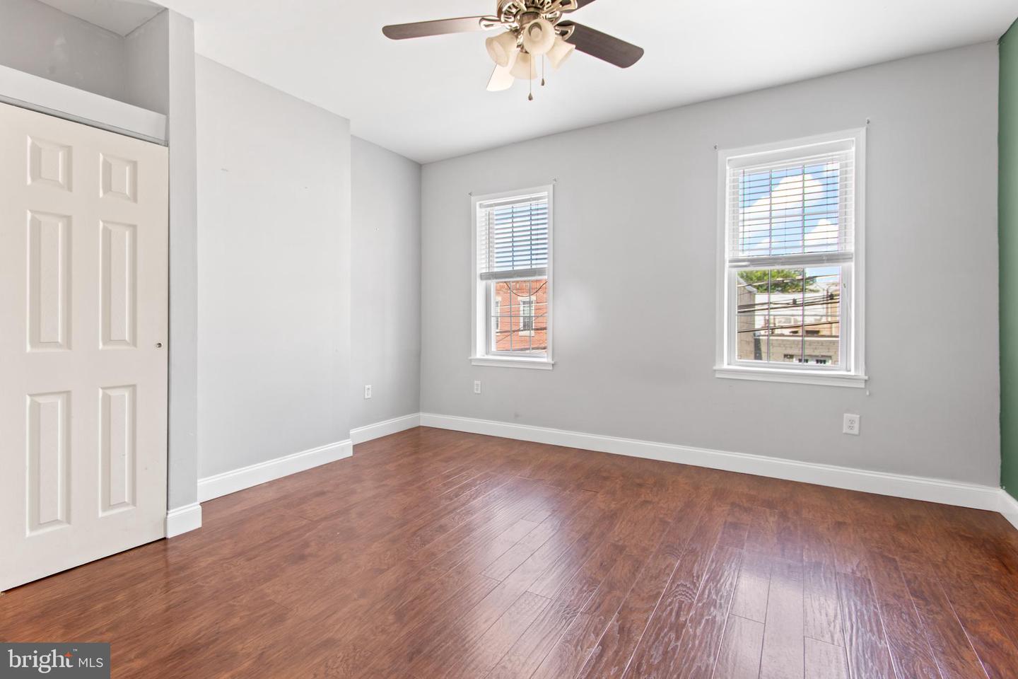 2528 E Somerset St Property Photo 8