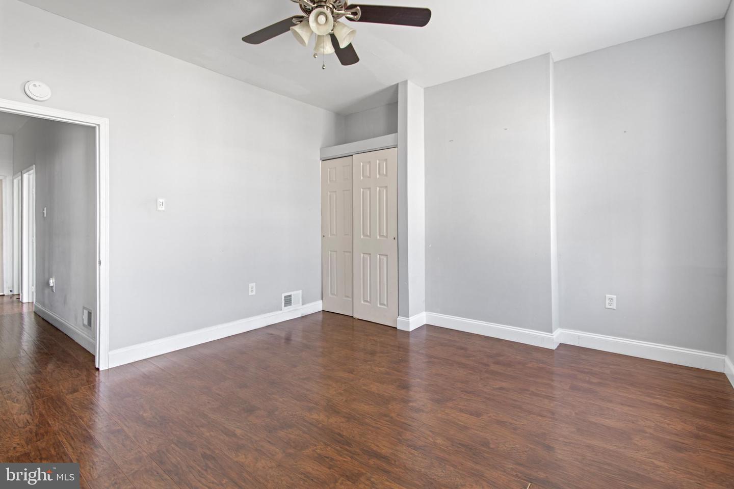 2528 E Somerset St Property Photo 9