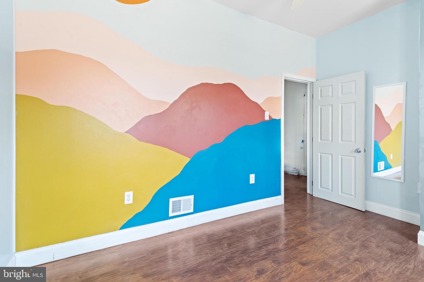 2528 E Somerset St Property Photo 14